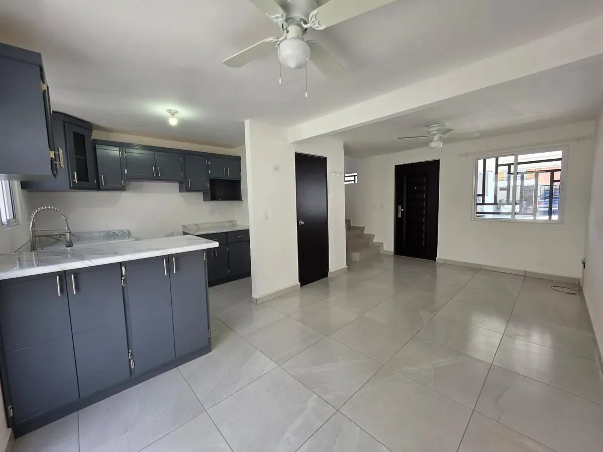 Casa en renta en Residencial Murua- JR